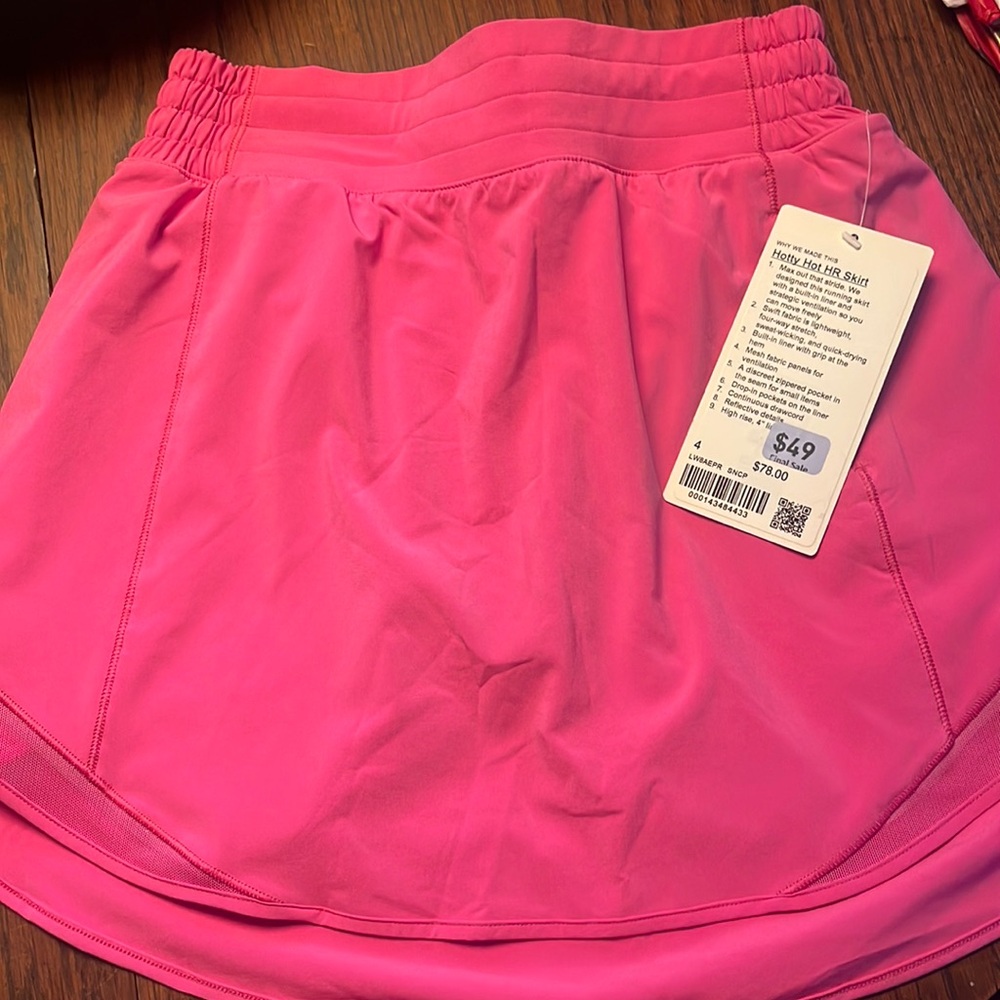 New with tags Lululemon hotty hot high-rise skirt ￼